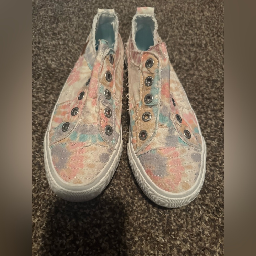 Blowfish Malibu Tie Dye Canvas Slip On Sneakers- Excellent Condition Size 9